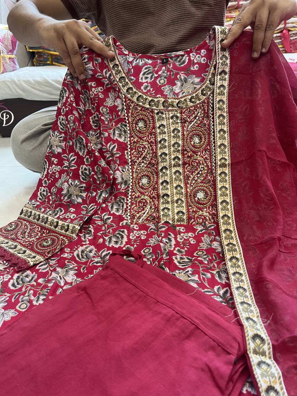 Elegant Handcrafted Heavy Suit Set: Intricate Embroidery, Zari Weaving, and Prints